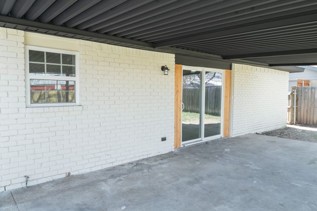 442 Lake Park Drive, Grand Prairie, TX 75052