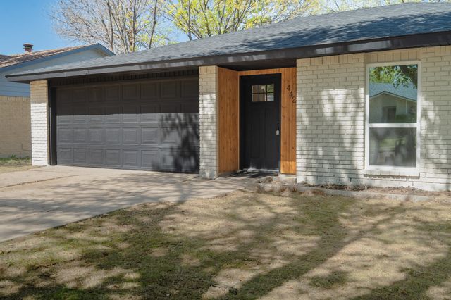 442 Lake Park Drive, Grand Prairie, TX 75052