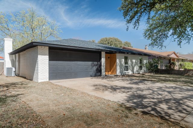 442 Lake Park Drive, Grand Prairie, TX 75052