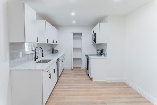 442 Lake Park Drive, Grand Prairie, TX 75052