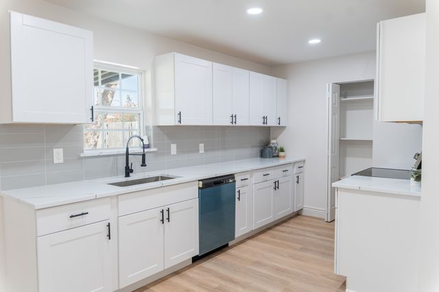 442 Lake Park Drive, Grand Prairie, TX 75052