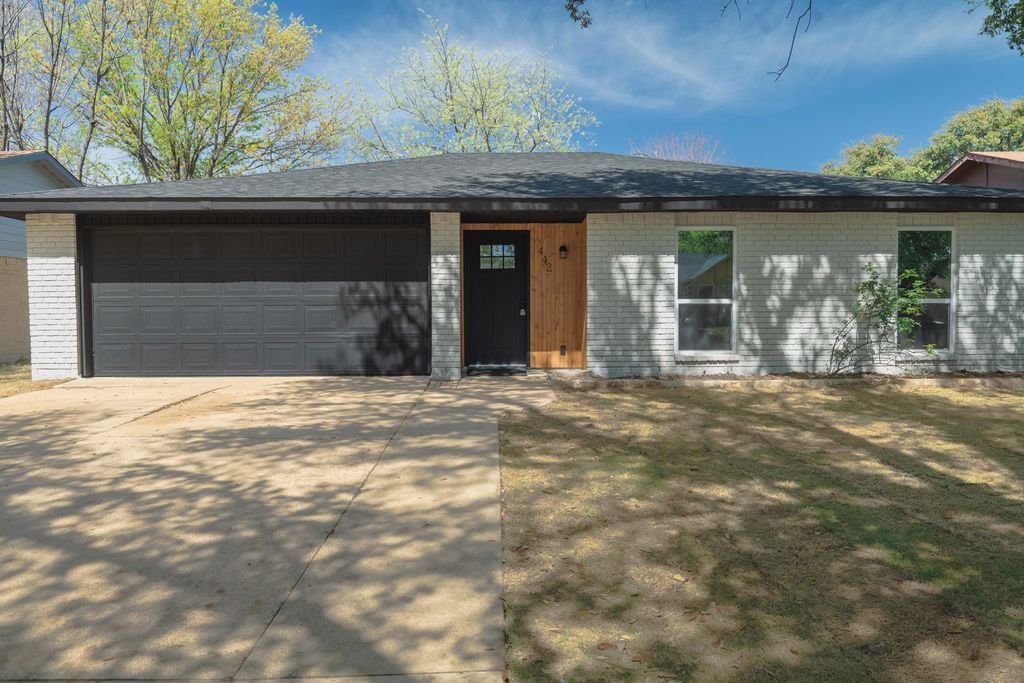 442 Lake Park Drive, Grand Prairie, TX 75052