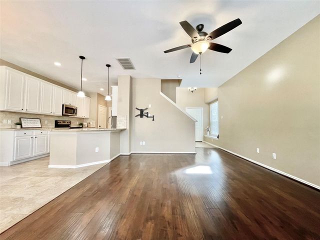 19 Blue Creek Place, The Woodlands, TX 77382