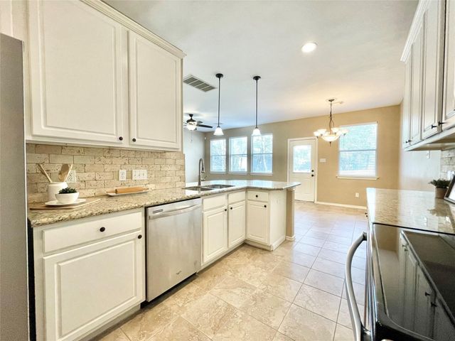 19 Blue Creek Place, The Woodlands, TX 77382