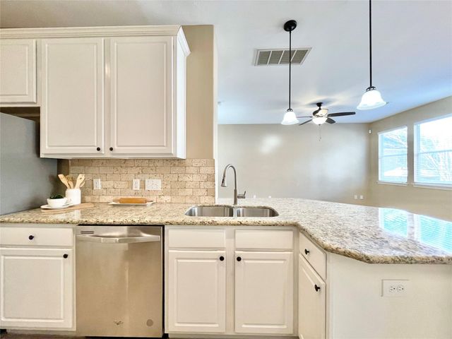 19 Blue Creek Place, The Woodlands, TX 77382