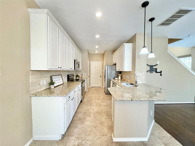 19 Blue Creek Place, The Woodlands, TX 77382