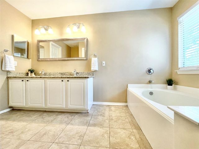 19 Blue Creek Place, The Woodlands, TX 77382