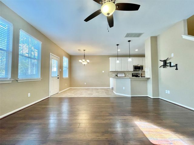 19 Blue Creek Place, The Woodlands, TX 77382