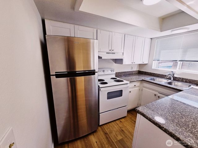 16 147th Avenue SE, Bellevue, WA 98007