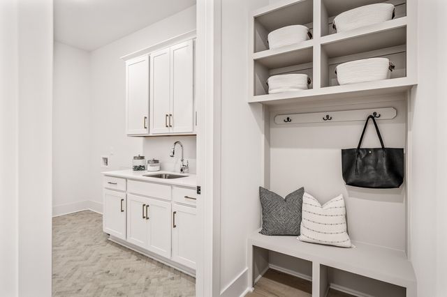 4009 Kathie Dr, Thompsons Station, TN 37179