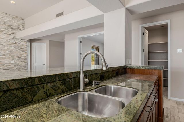 1916 E PRIMROSE Path, Phoenix, AZ 85086