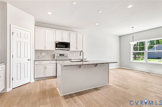 12606 Poplar Village Pl, Chester, VA 23831