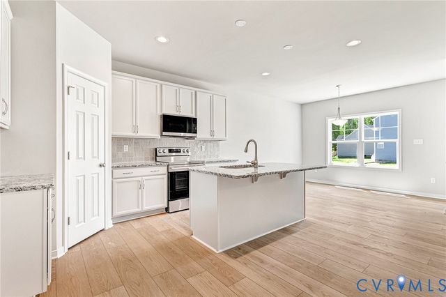 12606 Poplar Village Pl, Chester, VA 23831