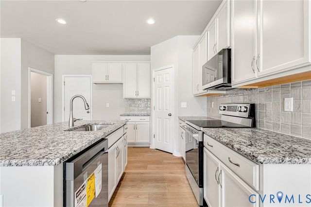 12606 Poplar Village Pl, Chester, VA 23831