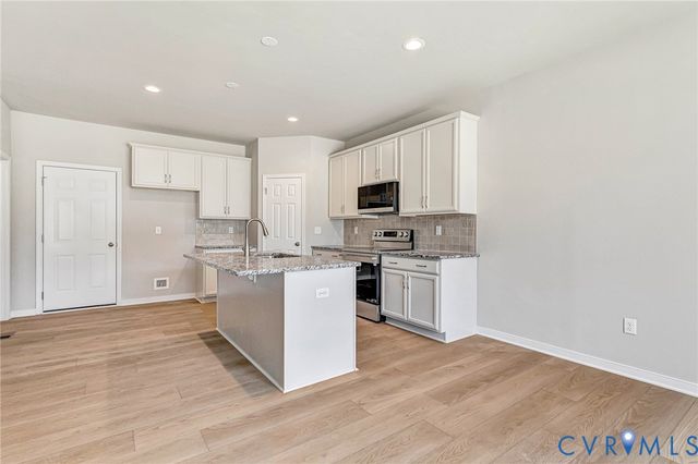 12606 Poplar Village Pl, Chester, VA 23831
