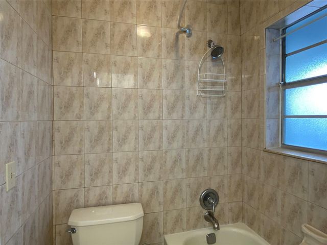 7807 Golf Circle Drive 306, Margate, FL 33063