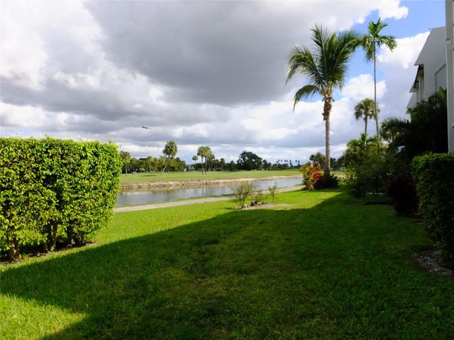 7807 Golf Circle Drive 306, Margate, FL 33063