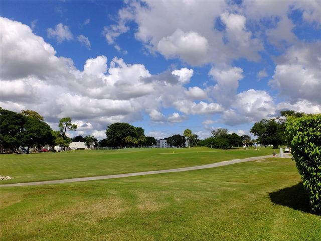 7807 Golf Circle Drive 306, Margate, FL 33063