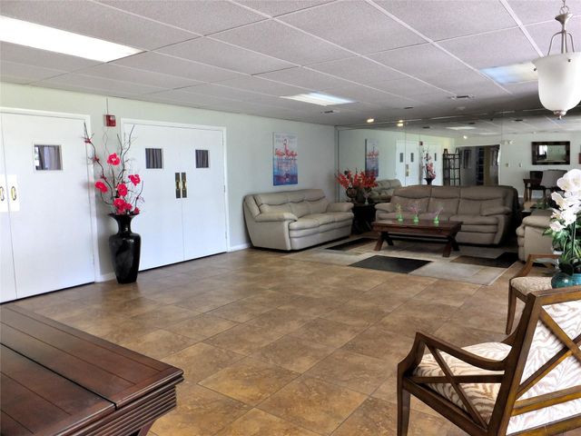 7807 Golf Circle Drive 306, Margate, FL 33063