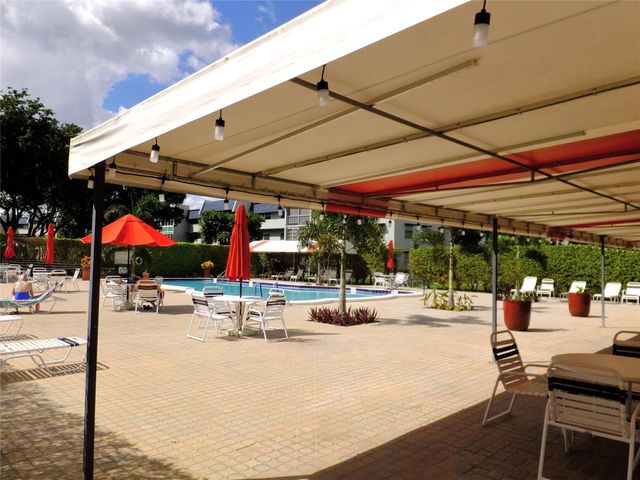 7807 Golf Circle Drive 306, Margate, FL 33063