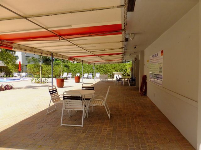 7807 Golf Circle Drive 306, Margate, FL 33063