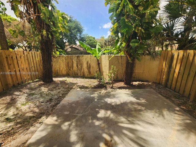 200 SW 95th Ter 200, Pembroke Pines, FL 33025