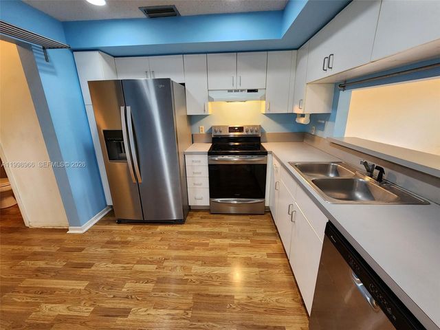 200 SW 95th Ter 200, Pembroke Pines, FL 33025