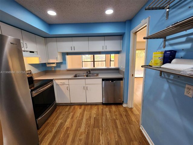 200 SW 95th Ter 200, Pembroke Pines, FL 33025