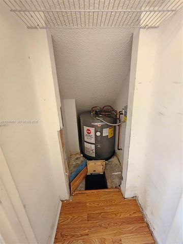 200 SW 95th Ter 200, Pembroke Pines, FL 33025