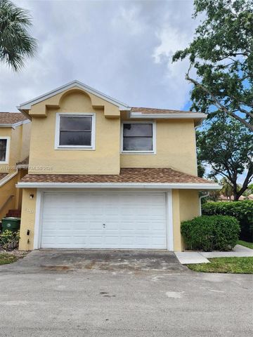 200 SW 95th Ter 200, Pembroke Pines, FL 33025