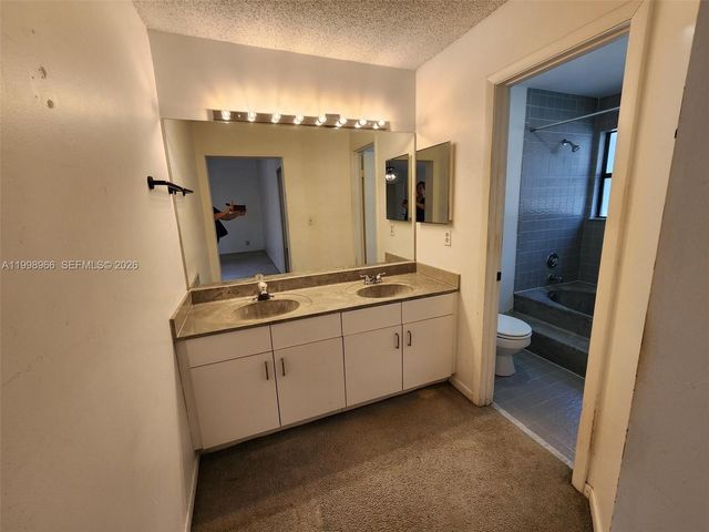 200 SW 95th Ter 200, Pembroke Pines, FL 33025
