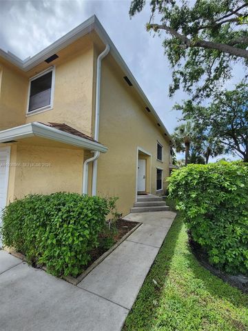 200 SW 95th Ter 200, Pembroke Pines, FL 33025
