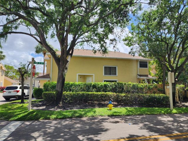 200 SW 95th Ter 200, Pembroke Pines, FL 33025