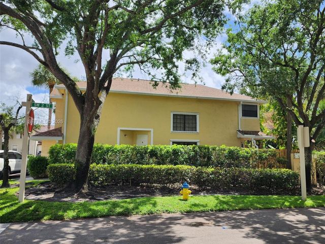 200 SW 95th Ter 200, Pembroke Pines, FL 33025