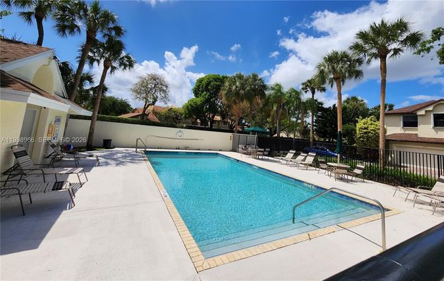 200 SW 95th Ter 200, Pembroke Pines, FL 33025