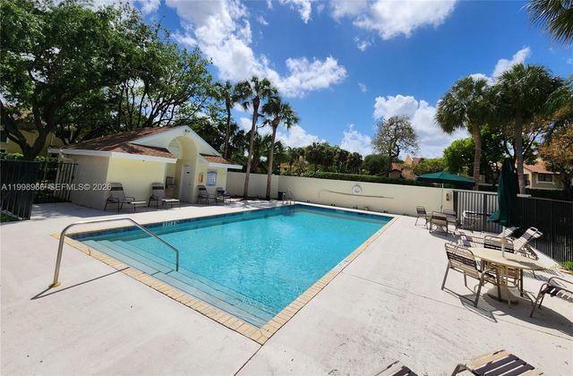 200 SW 95th Ter 200, Pembroke Pines, FL 33025