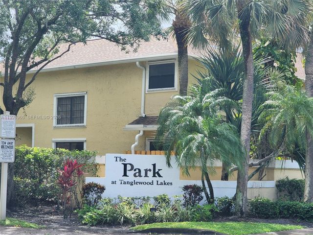 200 SW 95th Ter 200, Pembroke Pines, FL 33025