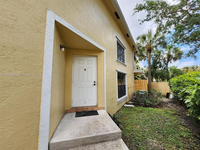 200 SW 95th Ter 200, Pembroke Pines, FL 33025