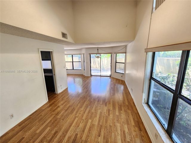 200 SW 95th Ter 200, Pembroke Pines, FL 33025