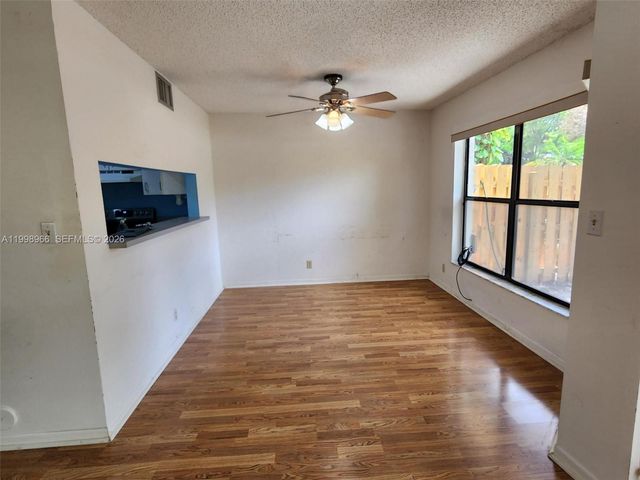 200 SW 95th Ter 200, Pembroke Pines, FL 33025