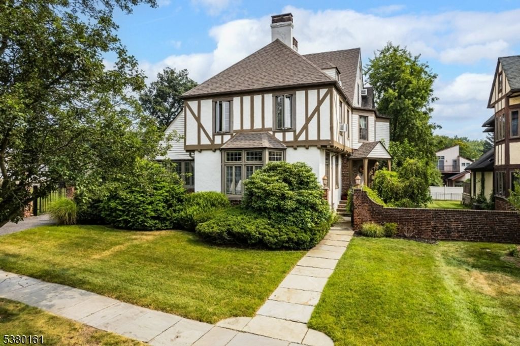 290 Clinton Pl, Hackensack City, NJ 07601
