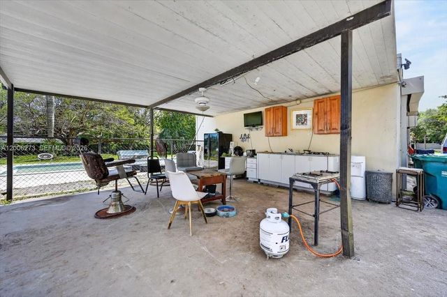 23825 SW 142nd Ave, Homestead, FL 33032