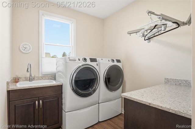 37125 White Tail Court, Farmington Hills, MI 48335