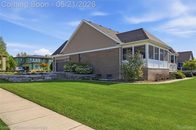 37125 White Tail Court, Farmington Hills, MI 48335