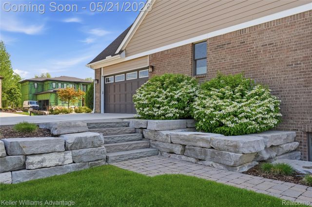 37125 White Tail Court, Farmington Hills, MI 48335