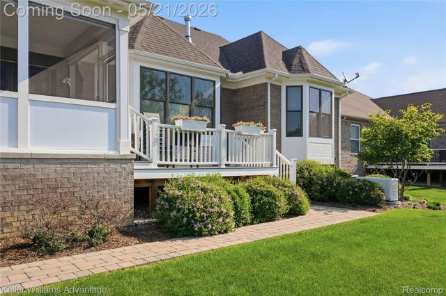37125 White Tail Court, Farmington Hills, MI 48335