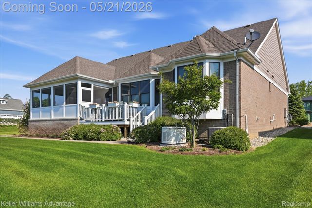 37125 White Tail Court, Farmington Hills, MI 48335