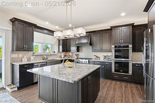 37125 White Tail Court, Farmington Hills, MI 48335