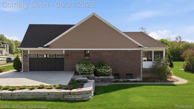 37125 White Tail Court, Farmington Hills, MI 48335