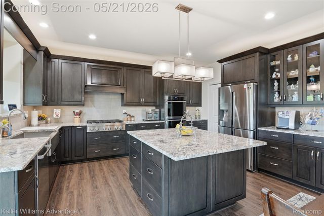 37125 White Tail Court, Farmington Hills, MI 48335